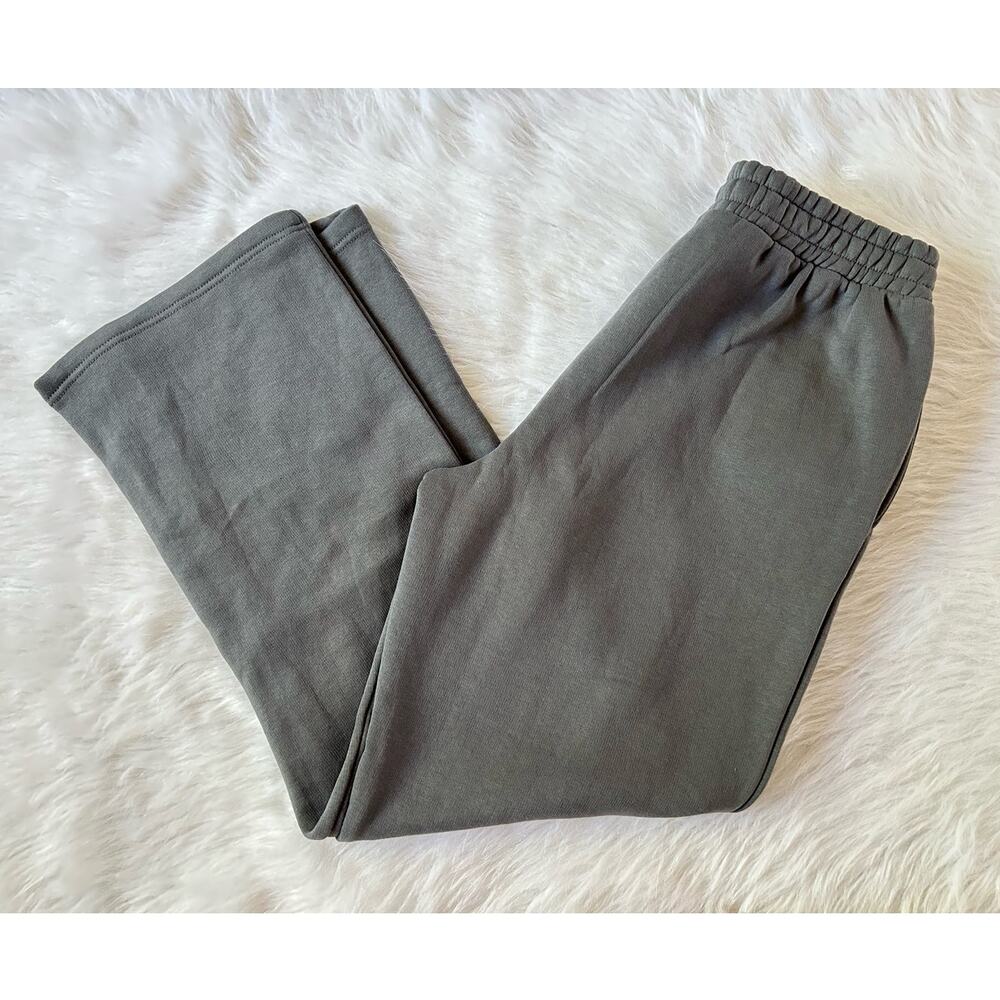 PrettyLittleThing Charcoal Logo Badge Straight Leg Sweatpants Size Large - NWT